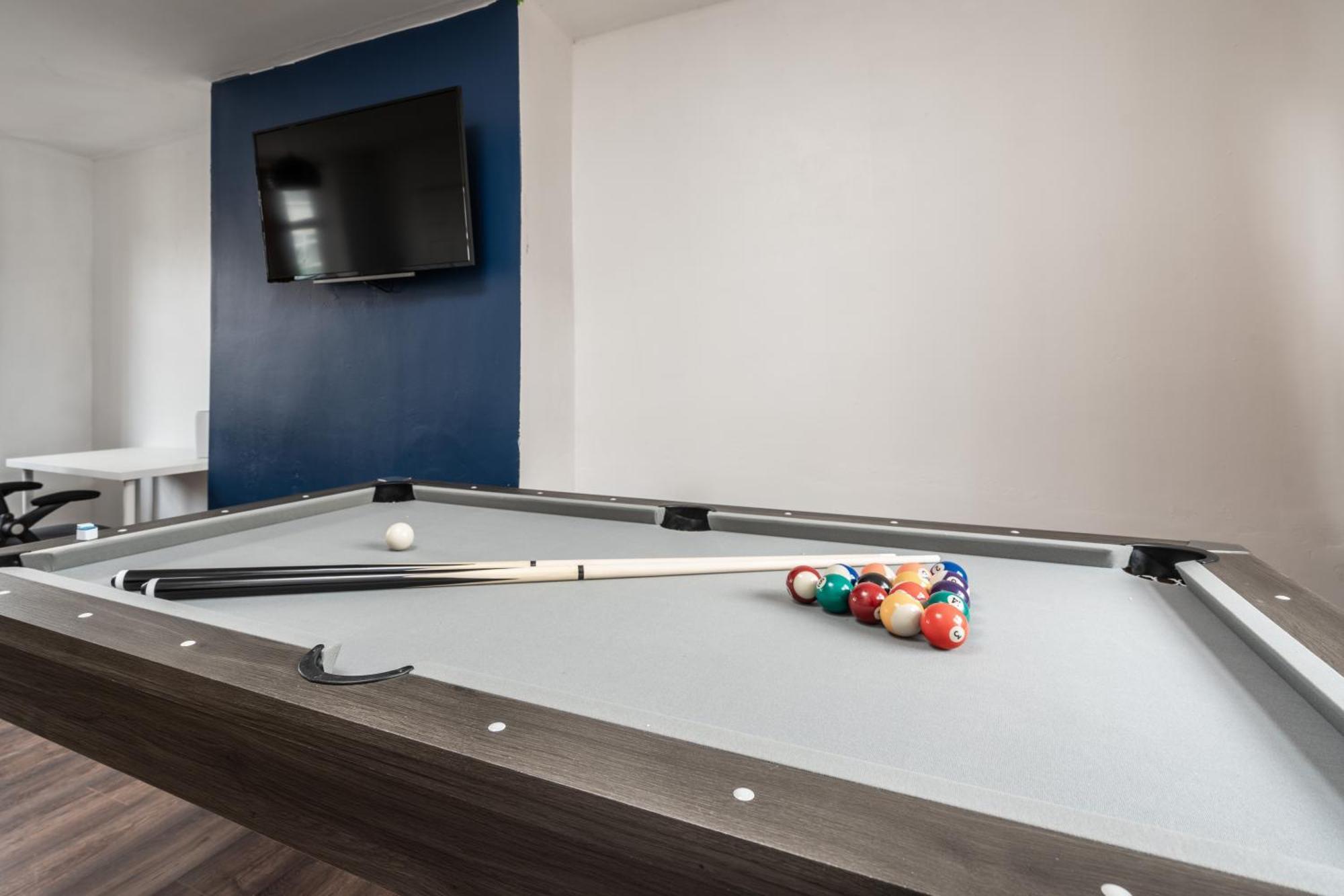 Comfy 3Br Home - Pool Table - Games - Sleeps 8 Манчестър Екстериор снимка